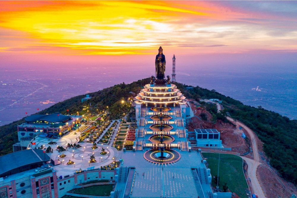 Ch&ugrave;a B&agrave;